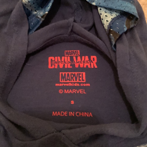 NWOT Captain America Civil War Youth size small costume hooded T-shirt - Picture 2 of 3